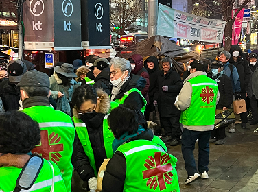 노숙인을 위한 야간순회 이미지입니다.